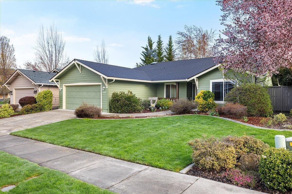 3307 Edgewater Dr