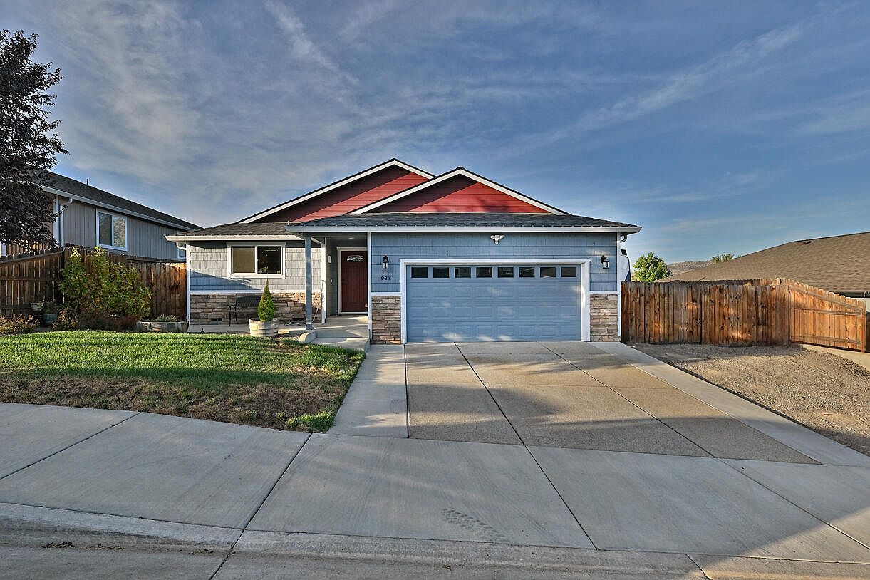 928 Stonewater Dr