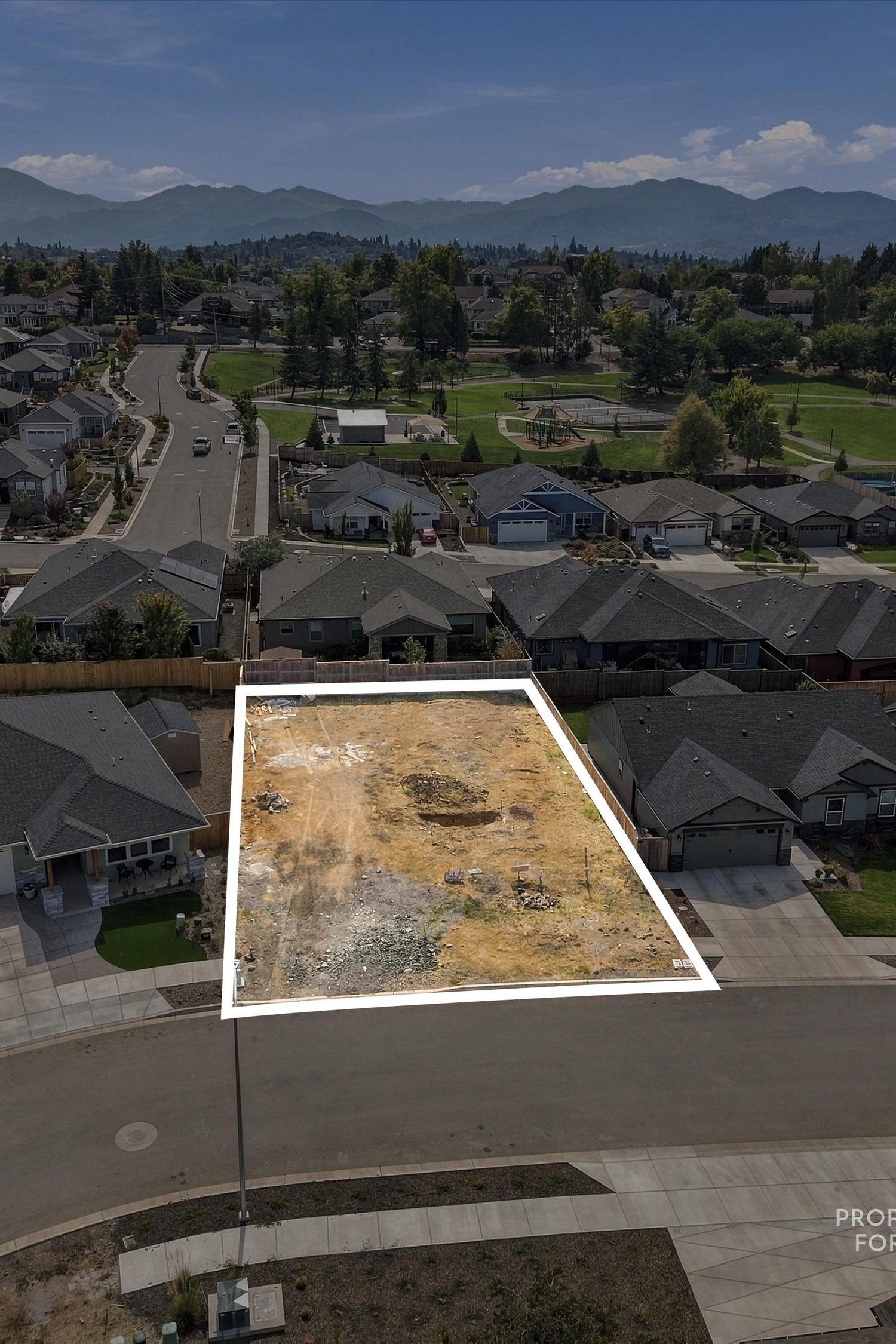 3075 Umpqua Dr, Medford, OR 97504