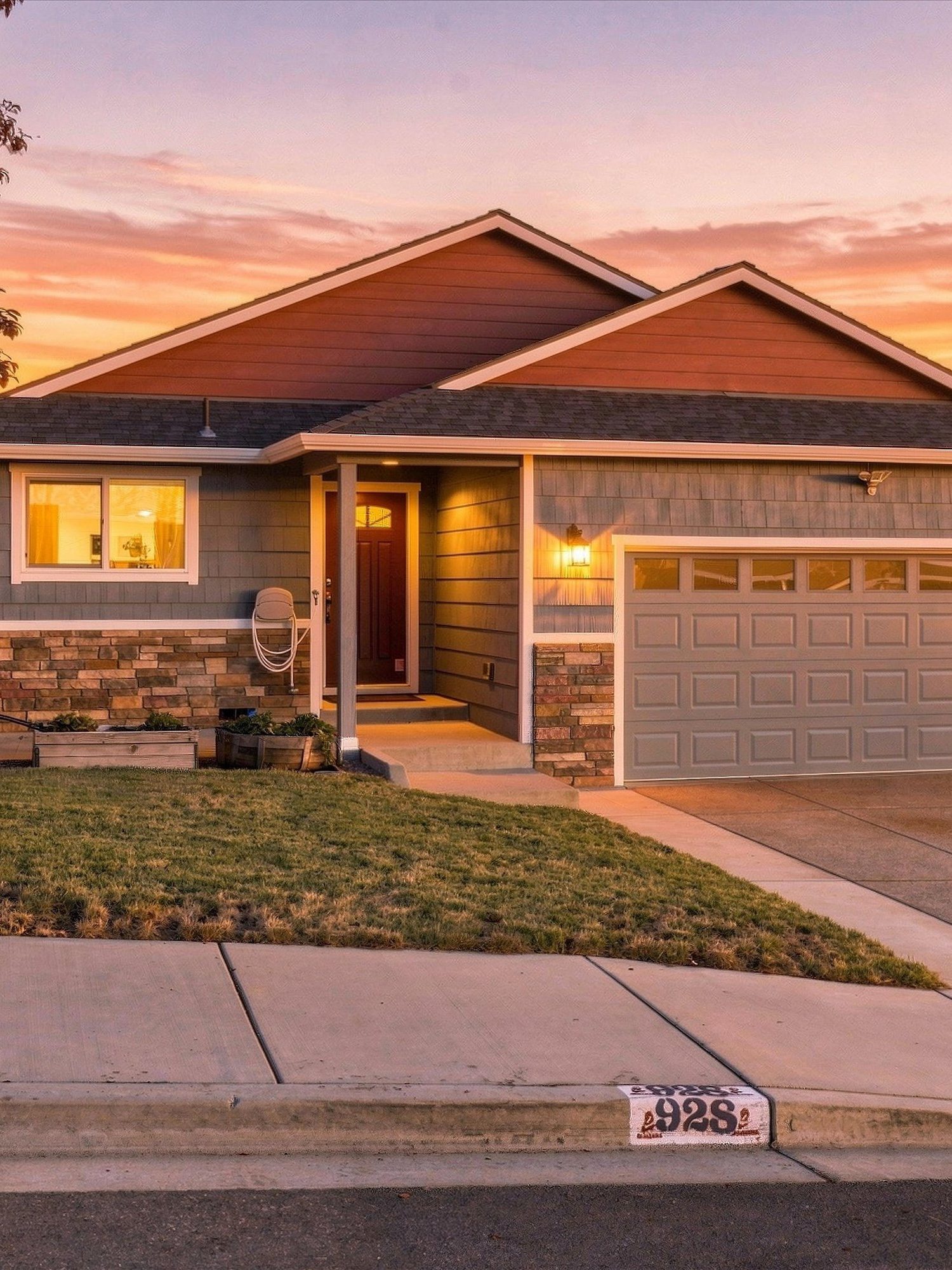 928 Stonewater Drive